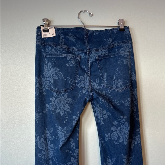 NWT Free People Penny Pull-On Flare Jeans Indigo Combo / Romantic Blue - Picture 8 of 12